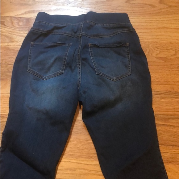 Lucy Pull On Crop Jeans, size S. - Picture 4 of 5